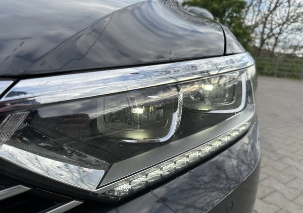 Volkswagen Passat cena 67000 przebieg: 132000, rok produkcji 2016 z Trzemeszno małe 301